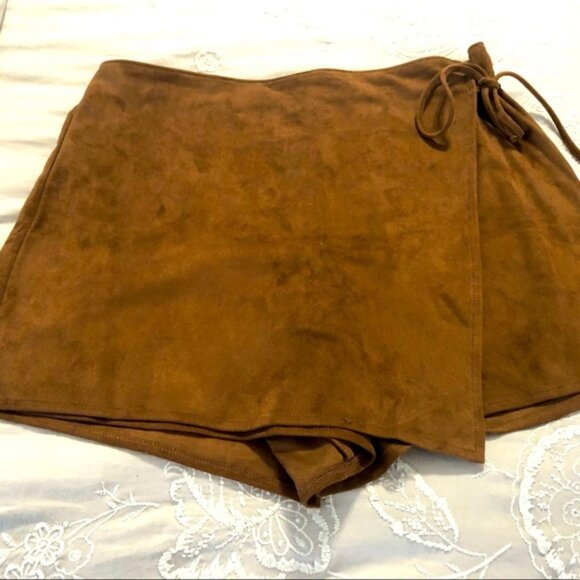 Abercrombie & Fitch Skort (NWOT). - Picture 1 of 2